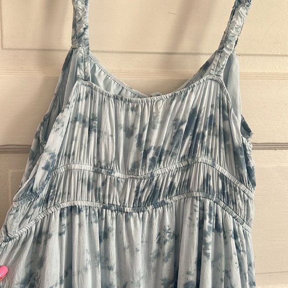 AE Light Blue tie dye, Tie front spaghetti strap dress with pockets. Size XL. - Picture 8 of 12